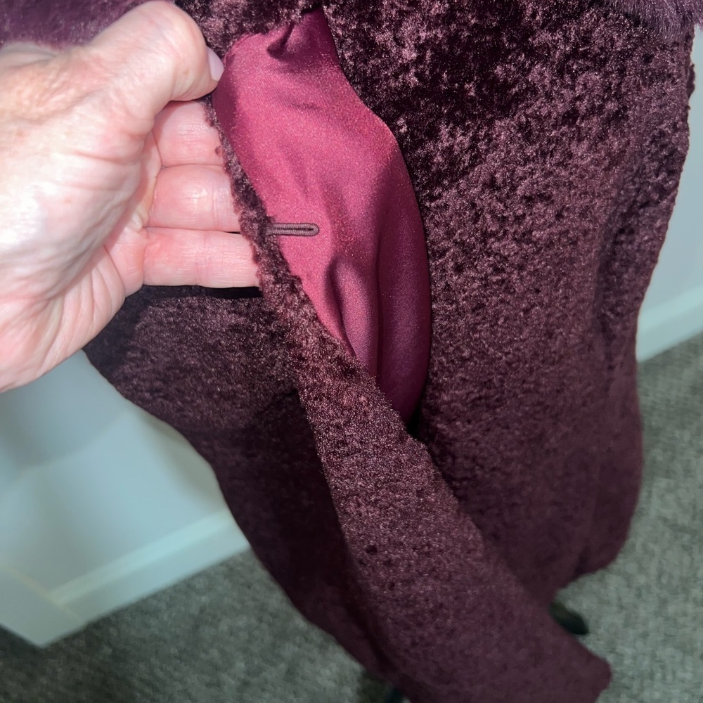 WHBM Textured Faux-Fur Vest Burgundy Cabernet Large quiet luxury elegant - Picture 6 of 14